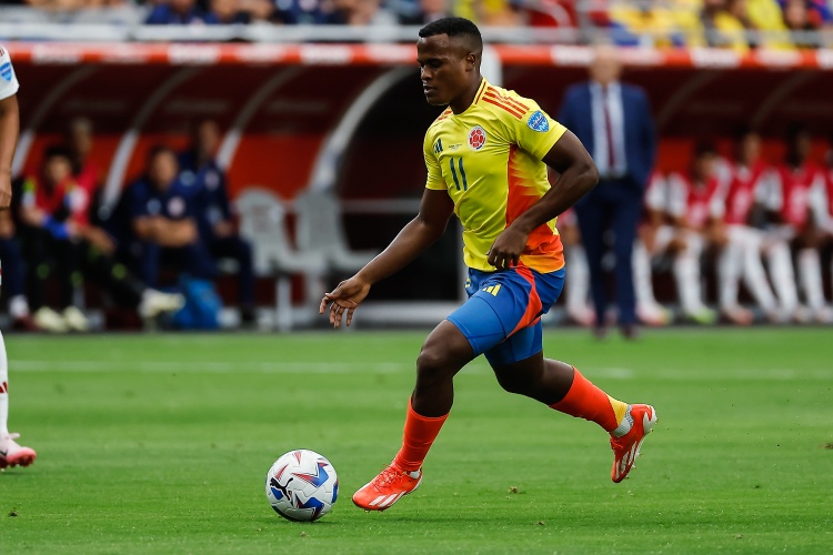 壹号娱乐APP-记者：报价低于2000万欧元，狼队拒绝了弗鲁米嫩塞签阿里亚斯